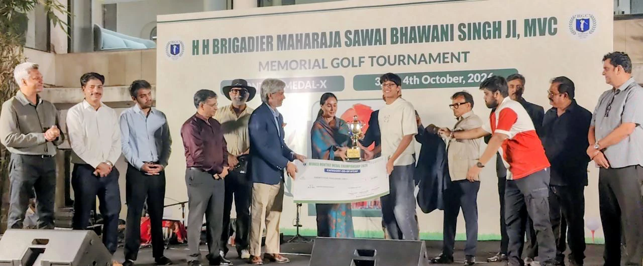 Aarav on stage receiving a trophy and cheque from Diya Kumari